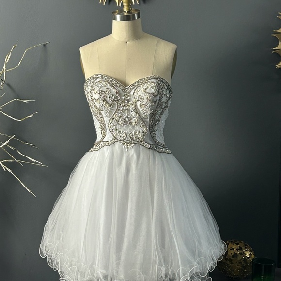 BEJEWELLED WHITE TUTU WEDDING GOWN US SIZE 6 - Picture 6 of 8